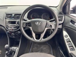 
										Hyundai Accent Hatch 1.6 Fluid full									