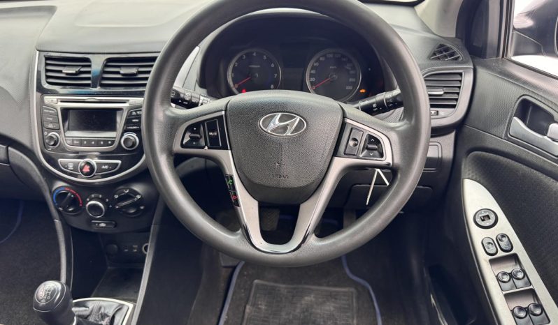 
								Hyundai Accent Hatch 1.6 Fluid full									