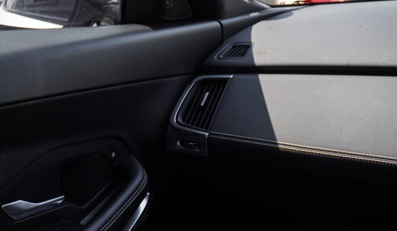 
								Jaguar E-Pace D200 AWD R-Dynamic Black full									