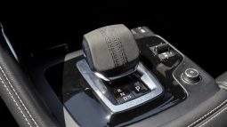 
										Jaguar E-Pace D200 AWD R-Dynamic Black full									