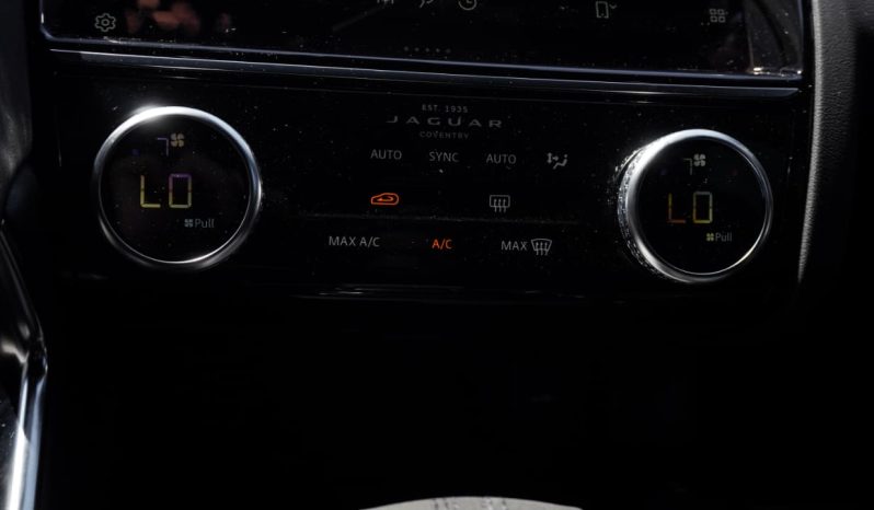 
								Jaguar E-Pace D200 AWD R-Dynamic Black full									