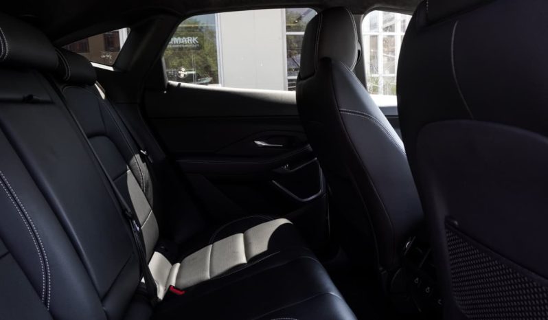 
								Jaguar E-Pace D200 AWD R-Dynamic Black full									