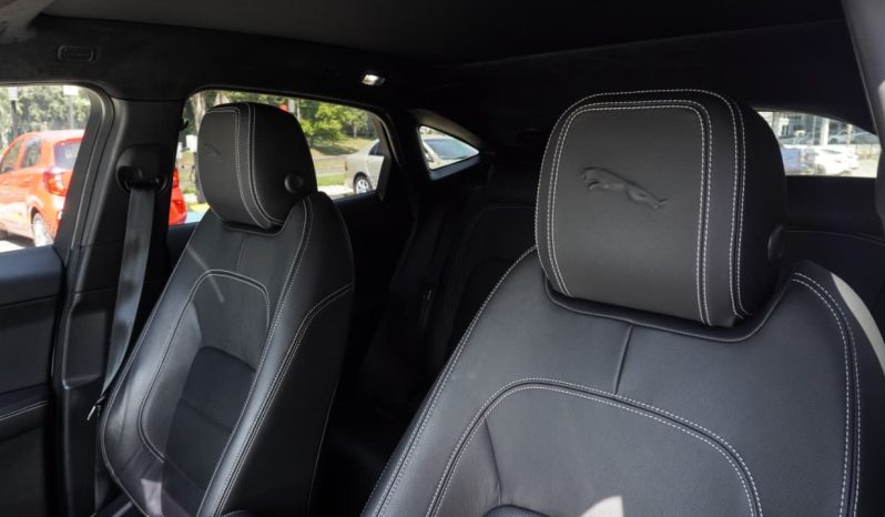 
								Jaguar E-Pace D200 AWD R-Dynamic Black full									