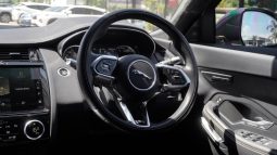 
										Jaguar E-Pace D200 AWD R-Dynamic Black full									