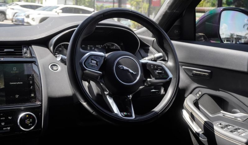 
								Jaguar E-Pace D200 AWD R-Dynamic Black full									