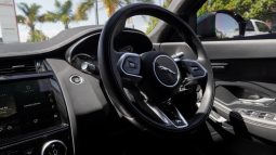 
										Jaguar E-Pace D200 AWD R-Dynamic Black full									