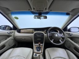 
										Jaguar X-Type 3.0 V6 Se At full									