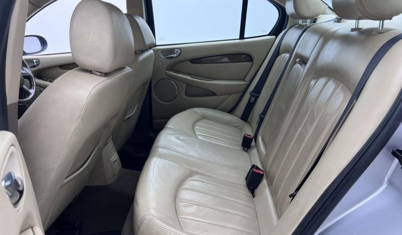
								Jaguar X-Type 3.0 V6 Se At full									