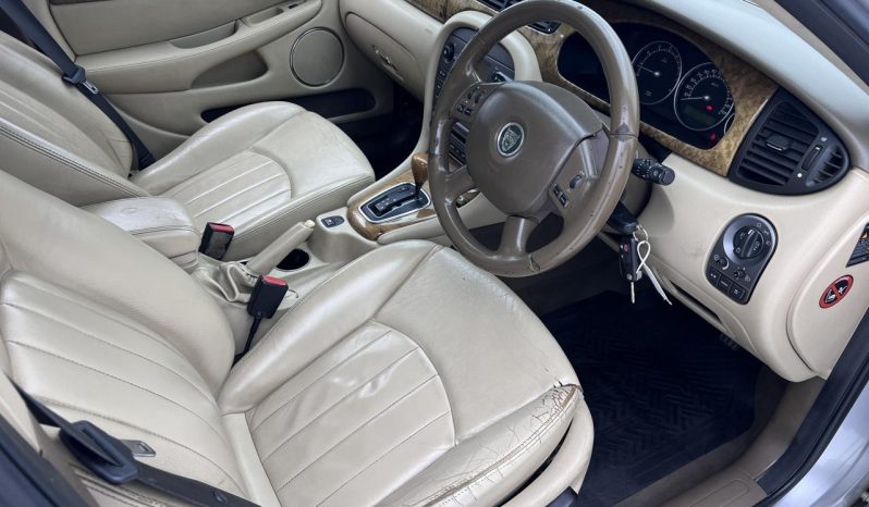 
								Jaguar X-Type 3.0 V6 Se At full									
