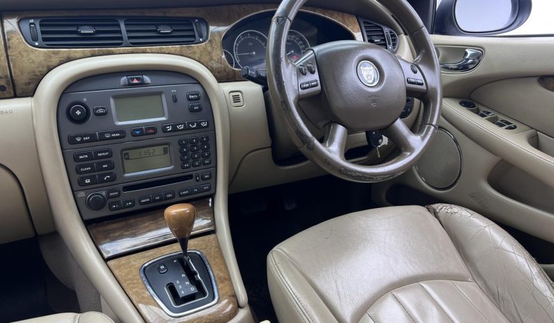
								Jaguar X-Type 3.0 V6 Se At full									