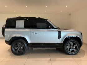 Land Rover Defender 90 AWD 3.0 P 294kW P400 X-Dynamic SE