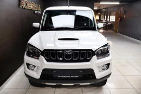 Mahindra Pik Up 2.2 Mhawk S11 Karoo D Cab 4X4 At