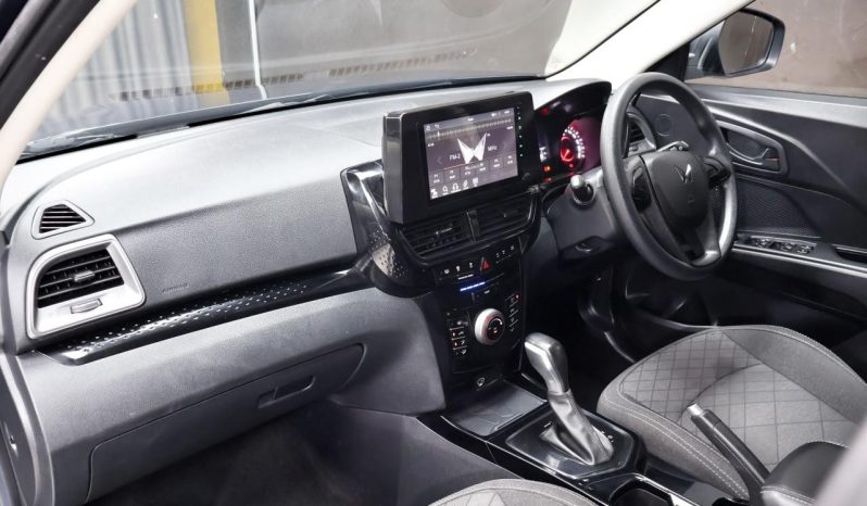 
								Mahindra Xuv3XO 1.2T Mx2 At full									