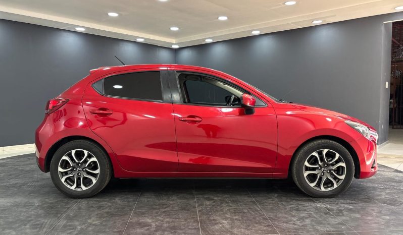 
								Mazda Mazda2 1.5 De Hazumi At full									