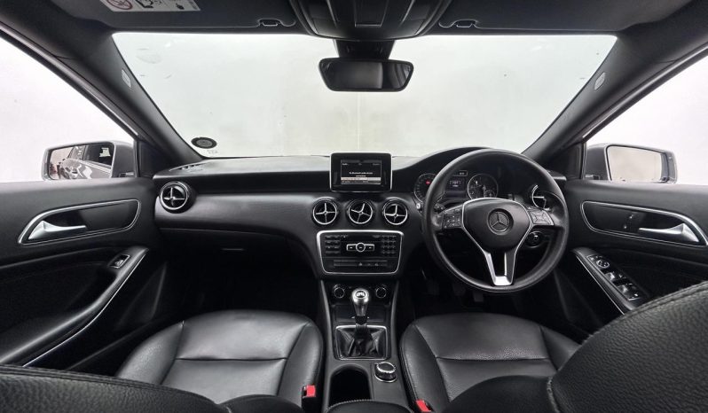
								Mercedes Benz A-Class 200 Blueefficiency Urban Line full									