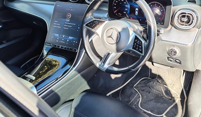
								Mercedes Benz C Class Sedan 200 full									