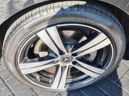 
										Mercedes Benz C Class Sedan 200 full									