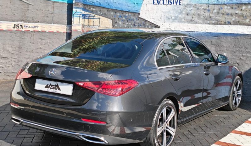 
								Mercedes Benz C Class Sedan 200 full									