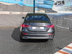 
										Mercedes Benz C Class Sedan 200 full									