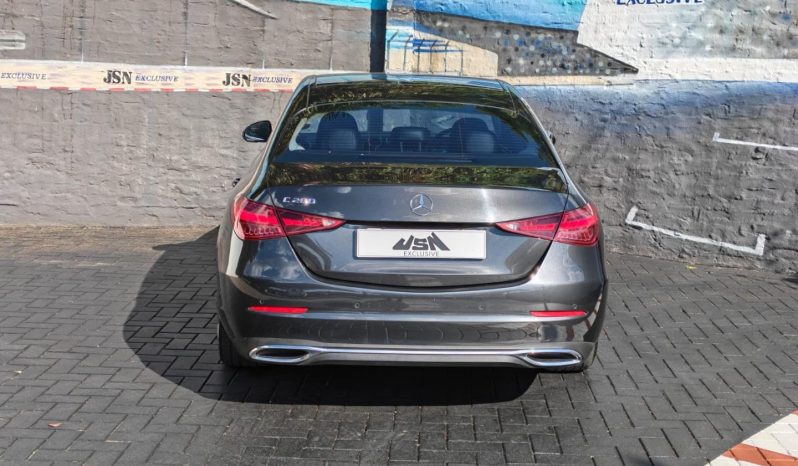 
								Mercedes Benz C Class Sedan 200 full									