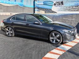 
										Mercedes Benz C Class Sedan 200 full									