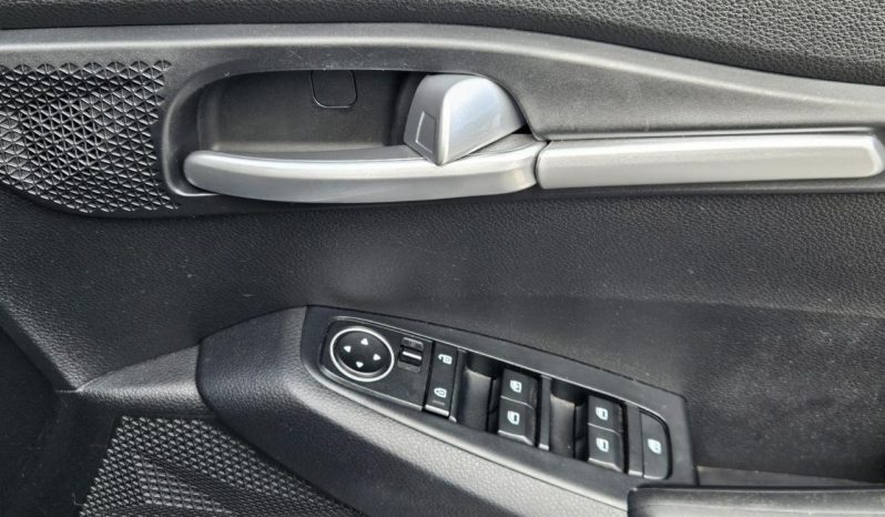 
								Mercedes Benz C Class Sedan 200 full									
