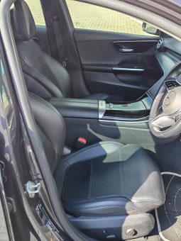
										Mercedes Benz C Class Sedan 200 full									