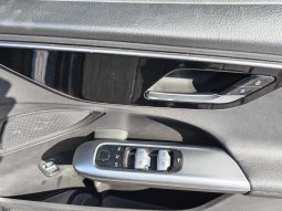 
										Mercedes Benz C Class Sedan 200 full									