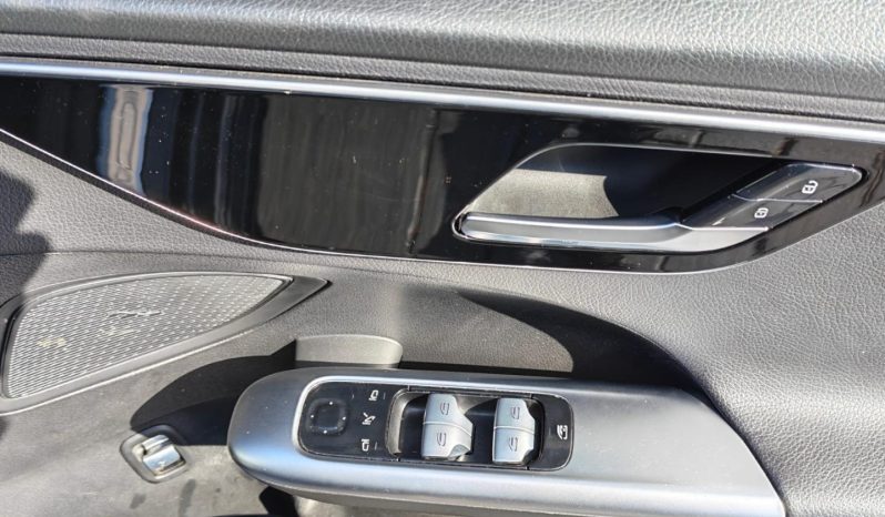 
								Mercedes Benz C Class Sedan 200 full									