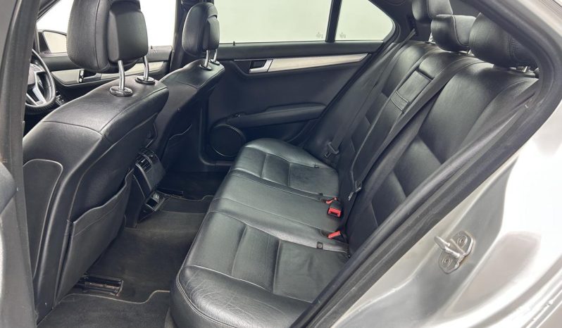 
								Mercedes Benz C-Class Sedan C 250 Cdi Blueefficiency Avantgarde full									