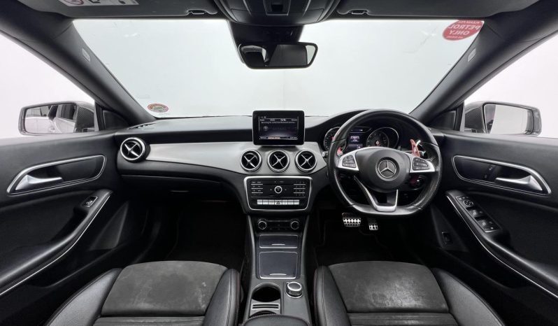 
								Mercedes Benz Cla Cla 200 7G-Dct full									