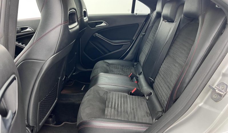 
								Mercedes Benz Cla Cla 200 7G-Dct full									