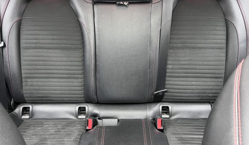 
								Mercedes Benz Cla Cla 200 7G-Dct full									