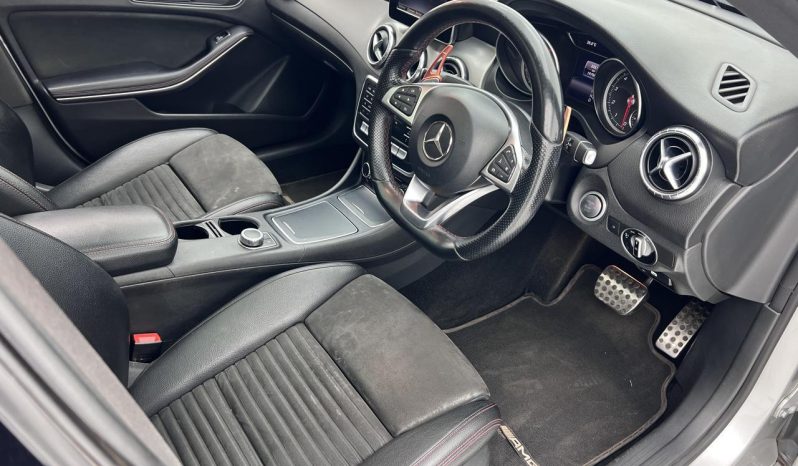 
								Mercedes Benz Cla Cla 200 7G-Dct full									