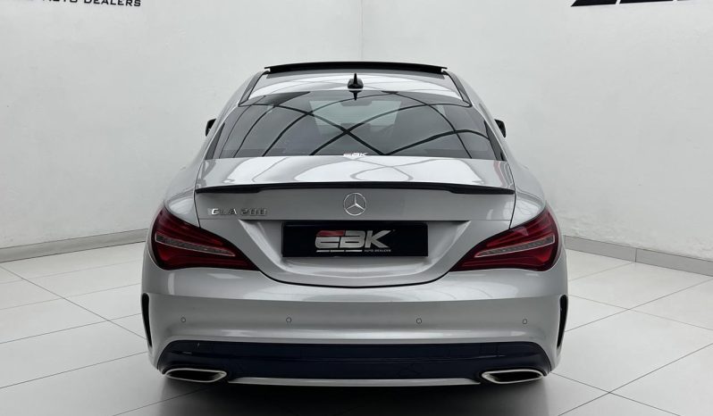 
								Mercedes Benz Cla Cla 200 7G-Dct full									