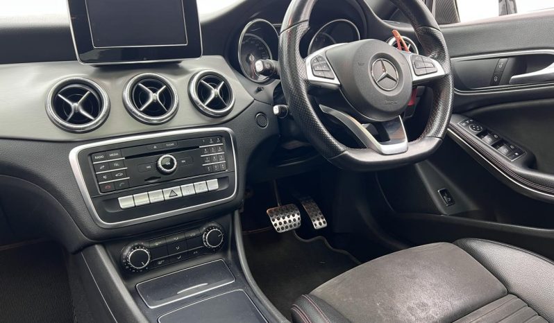 
								Mercedes Benz Cla Cla 200 7G-Dct full									