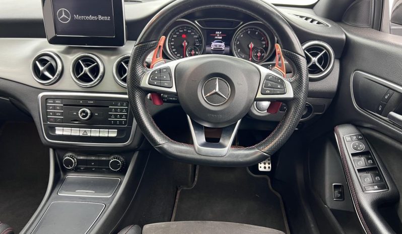 
								Mercedes Benz Cla Cla 200 7G-Dct full									