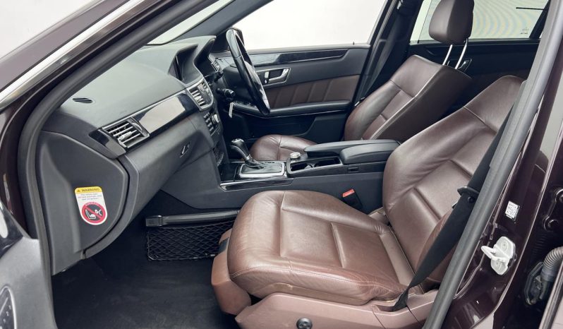 
								Mercedes Benz E-Class Sedan E 200 Cgi Blueefficiency Avantgarde full									