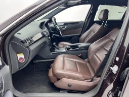 
										Mercedes Benz E-Class Sedan E 200 Cgi Blueefficiency Avantgarde full									