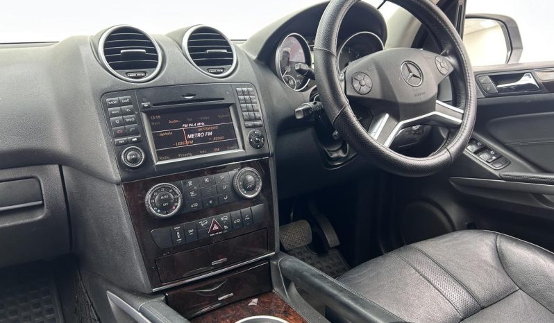 
								Mercedes Benz Ml Ml 350 7G-Tronic full									