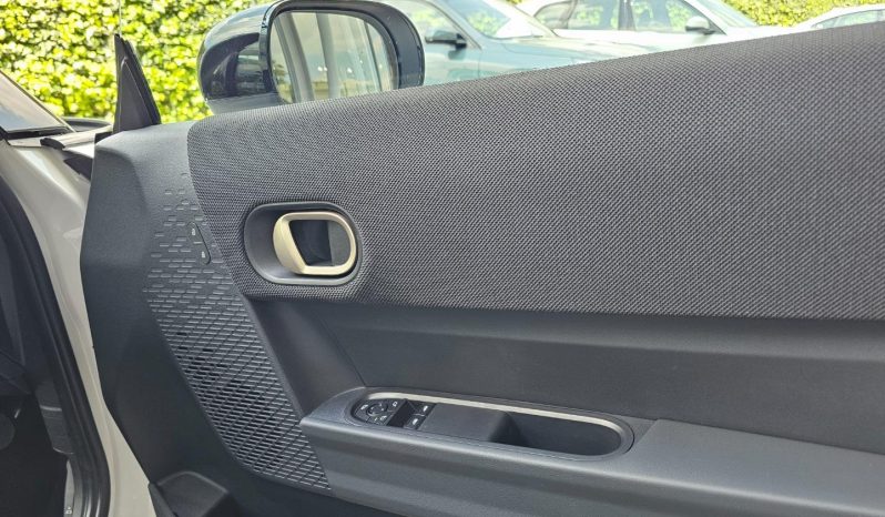 
								MINI Hatch 3-Door Cooper C full									