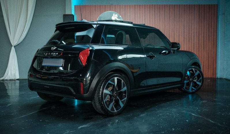 
								MINI Hatch 3-Door Cooper S full									