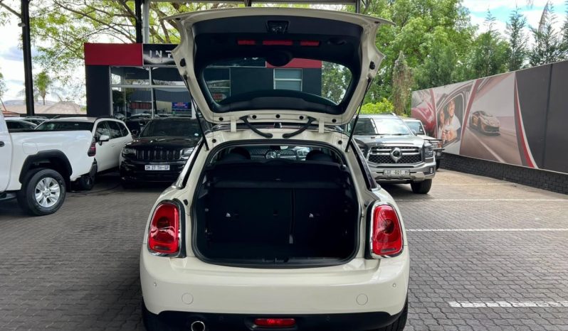 
								MINI Hatch 5-Door Cooper Steptronic full									