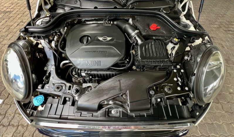 
								MINI Hatch 5-Door Cooper Steptronic full									