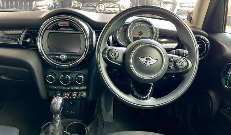 
								MINI Hatch 5-Door Cooper Steptronic full									