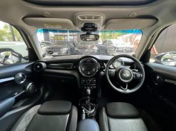 
										MINI Hatch 5-Door Cooper Steptronic full									