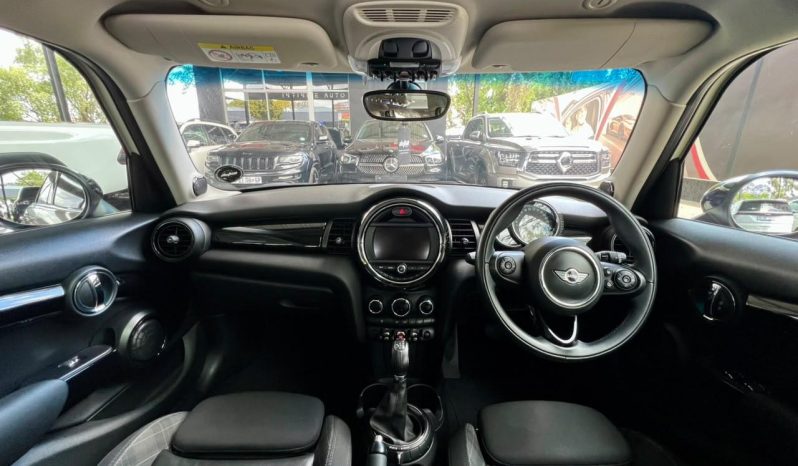 
								MINI Hatch 5-Door Cooper Steptronic full									