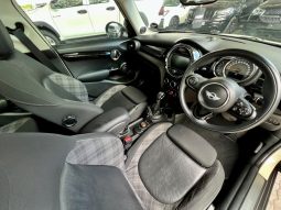 
										MINI Hatch 5-Door Cooper Steptronic full									