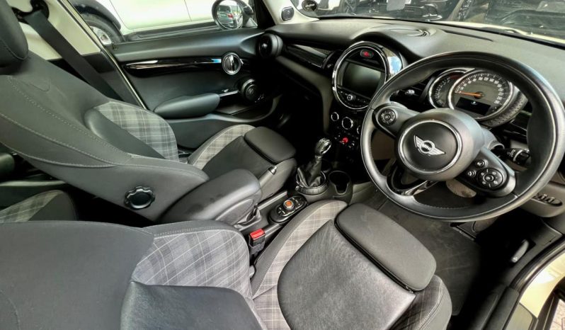 
								MINI Hatch 5-Door Cooper Steptronic full									