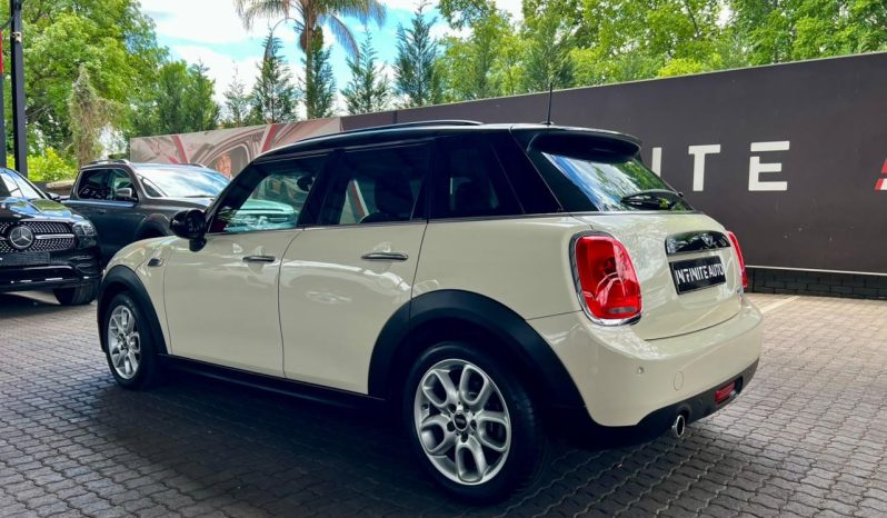 
								MINI Hatch 5-Door Cooper Steptronic full									